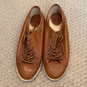Frye flat tennis shoes, beautiful camel color leather